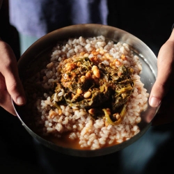 Malabar Spinach & White Bean Curry