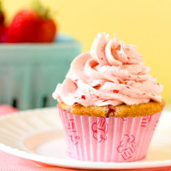 Strawberry Cupcakes with Strawberry