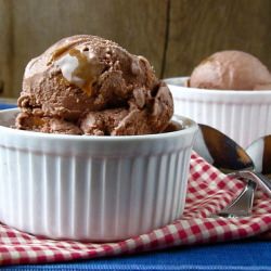 Easy Chocolate Ice Cream w/Caramel