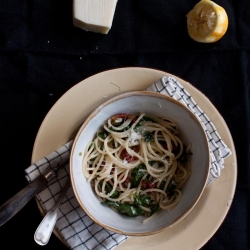 Spaghetti with Spinach and Tomato