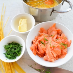 Lemon spaghetti with salmon