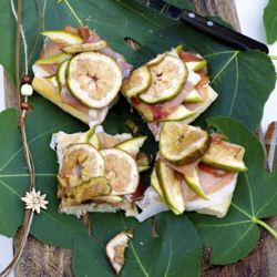 Pizza with Figs & Prosciutto Crudo