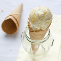 Cream Ice Cream with Lemon Curd