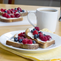 Berry Cream Cheese Toasts