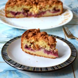 Raspberry and Amaretti Cake