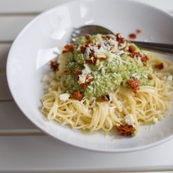 Linguine with Zucchini Pesto