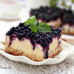 Yeast cake with cheese, blueberries