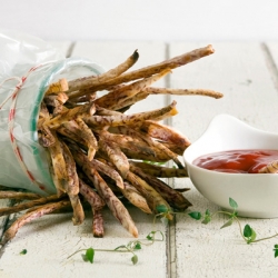 Taro fries w/ sriracha ketchup