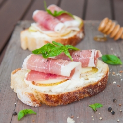 Pear & Prosciutto Bruschetta