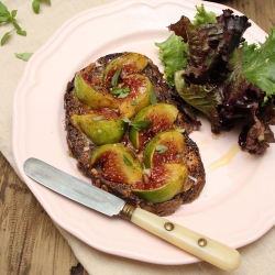 Green Fig Bruschetta