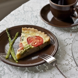 Asparagus & tomato quiche