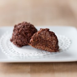 Raw, Vegan Chocolate Macaroons