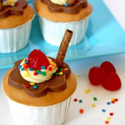 Chocolate Caramel Sundae Cupcakes