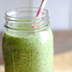 Kiwi Pineapple & Chia Seed Smoothie