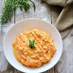 Carrot-yogurt salad