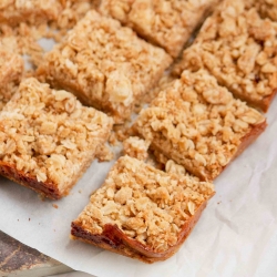 Crumbly Caramel Oat Bars