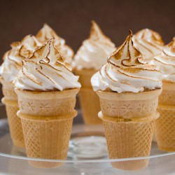 Lemon meringue cake cones