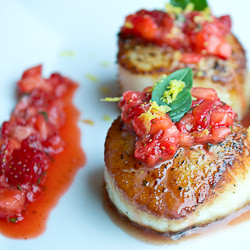 Seared Scallops w/ Strawberry Salsa