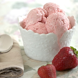 Strawberries ‘n’ Cream Ice Cream