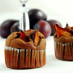 Muffins with Red Wine and Plums