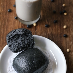 Okara Charcoal Mantou