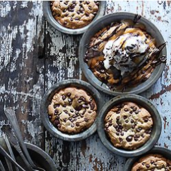 Skillet Chocolate Chip Cookie