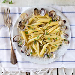 Macaroni with Clams and White Wine