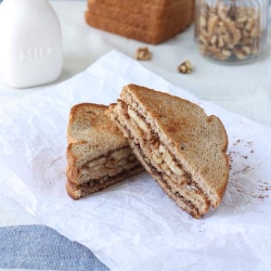 NUTELLA BANANA SANDWICH