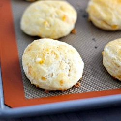 Sriracha-Cheddar Biscuits