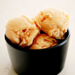 Fresh peach ice cream