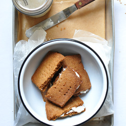 Graham Crackers with Maple Buttercream