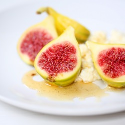 Fresh Figs and Honeyed Ricotta