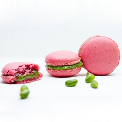 Pistachio-raspberry macarons