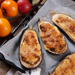 Aubergines stuffed with meat