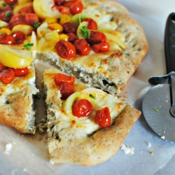 tomato pizza with ricotta & oregano