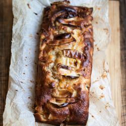 Apple and cinnamon pound cake