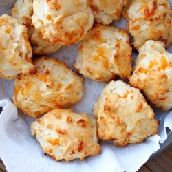 Cheddar Bay Biscuit