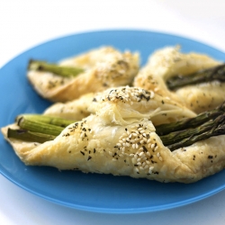 Asparagus and Halloumi Pastries