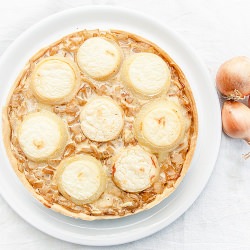 Onion and goat cheese tart