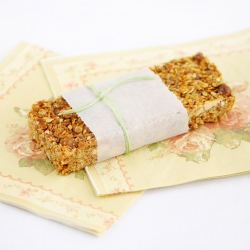 Oat Bars w/ Nuts and Apple