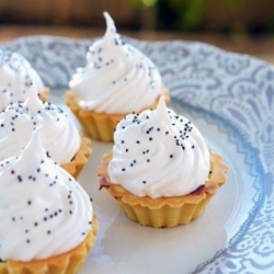 Meringue and Nutella Baskets