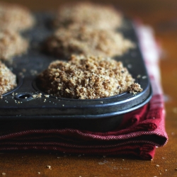 Walnut Muffin with Cinnamon Streusel