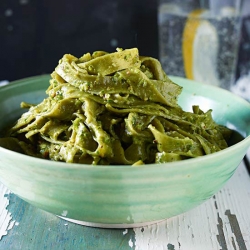 Spinach Pasta with Asparagus Pesto