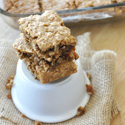 Chai-Spiced Oatmeal Raisin Bars