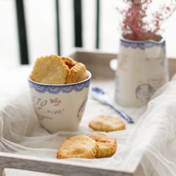 Crackers w/ Parmesan & Oregano