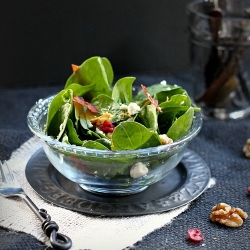 Spinach, Goat Cheese, Walnut Salad