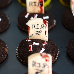 Creepy Graveyard Cupcakes