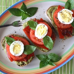 Garden Pesto Tomato & Egg Sandwich