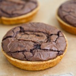 Mini Candy Bar Brownie Pies