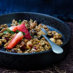 Manuka Maple Quinoa Granola